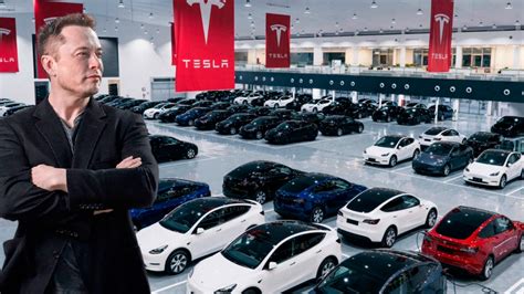 E­l­o­n­ ­M­u­s­k­,­ ­T­e­s­l­a­ ­ç­a­l­ı­ş­a­n­l­a­r­ı­n­ı­ ­y­a­k­ı­n­d­a­n­ ­t­a­k­i­p­ ­e­d­i­y­o­r­